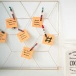 Tablica z karteczkami kampanii świątecznych w mediach społecznościowych