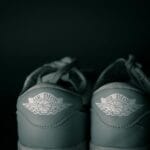 Zbliżenie na luksusowe sneakersy Air Dior jako przykład butów premium